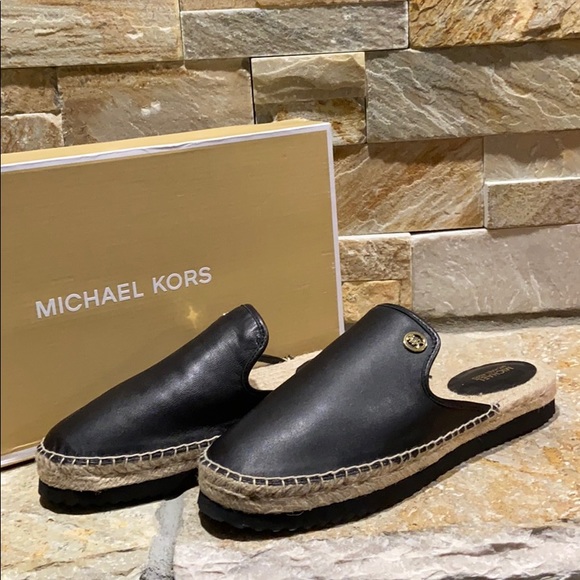 MICHAEL Michael Kors Shoes - New w/box Michael Kors “Emilia” black leather shoe